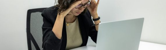 Présidents d’association : et si vous arrêtiez de sacrifier vos soirées pour alimenter vos réseaux sociaux ?